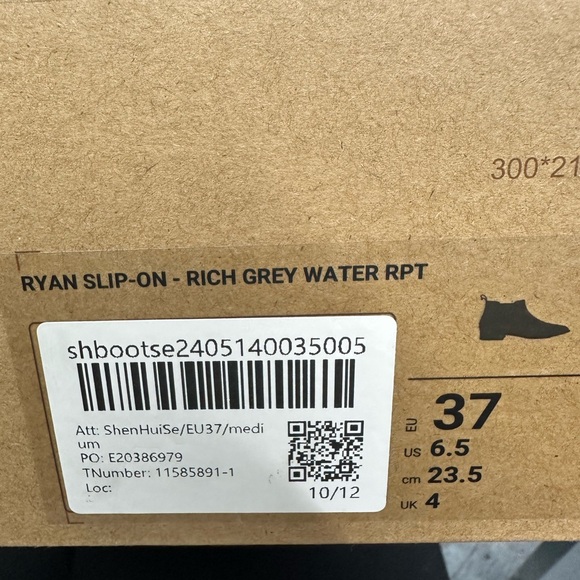 Vivaia slip on size US 6.5 - Picture 6 of 6